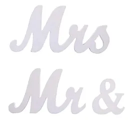 dekoracja-slubna-mr-and-mrs-drewniana-napis-na-stol-wesele-biala