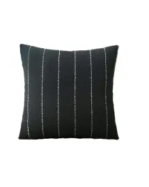 poszewka-dekoracyjna-45x45-czarna-w-paski-1szt-merrycolor