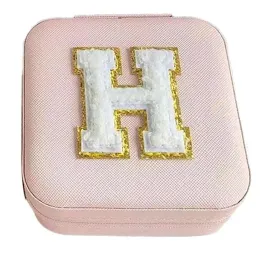 etui-organizer-podrozny-szkatulka-na-bizuterie-rozowy-litera-h
