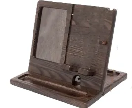 drewniana-stacja-dokujaca-na-biurko-z-ramka-10x15-cm-prezent-teslyar