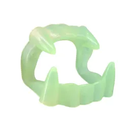 plastikowe-zeby-wampira-zestaw-16-szt