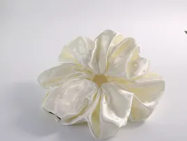 gumka-duza-scrunchie-satynowa-xxxl-satyna-sr-18-cm-bialy-ecru-kropki