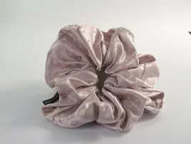 gumka-duza-scrunchie-satynowa-mega-xxxl-satyna-sr-18-cm-rozowy-kropki