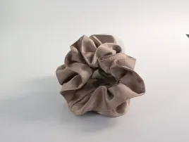 gumka-duza-scrunchie-marszczona-podwojna-xxl-sr-14-cm-jasny-bez