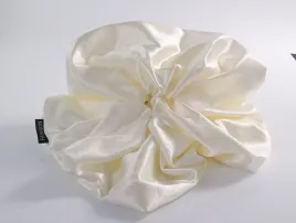 gumka-duza-scrunchie-satynowa-xxxl-satyna-sr-22-cm-bialy-ecru