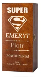 prezent-dla-emeryta-skrzynka-na-alkohol-grawer