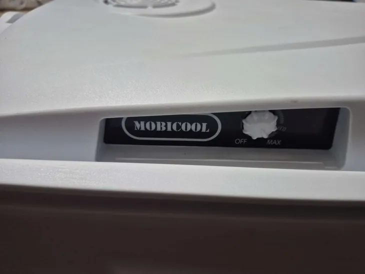 lodowka-26l-12-230v-mobicool-kolor-dominujacy-niebieski