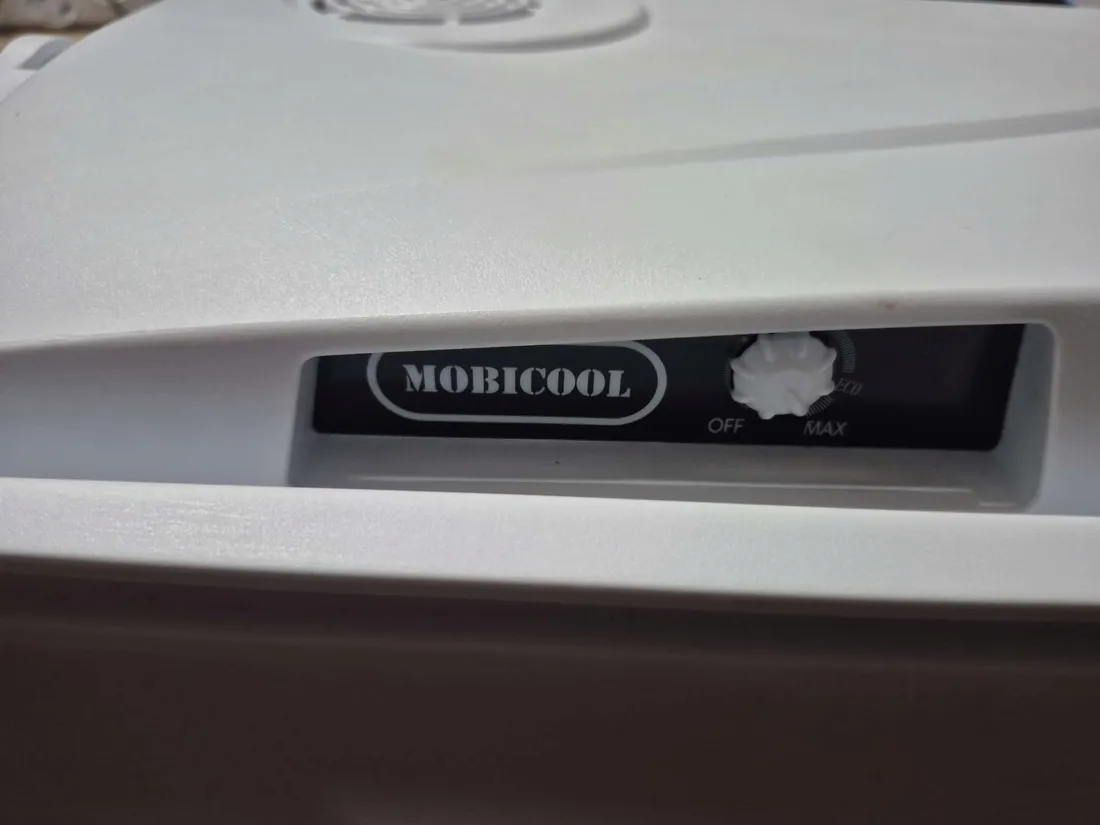 lodowka-26l-12-230v-mobicool-stan-powystawowy