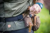 kieszen-compass-survival-pouch-earth-brown-waga-z-opakowaniem-0-071-kg-marka-helikon-tex