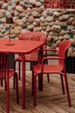 stol-brene-czerwony-retro-material-dominujacy-tworzywo-sztuczne