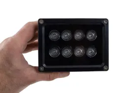 maly-oswietlacz-reflektor-podczerwieni-30-m-90-do-kamery