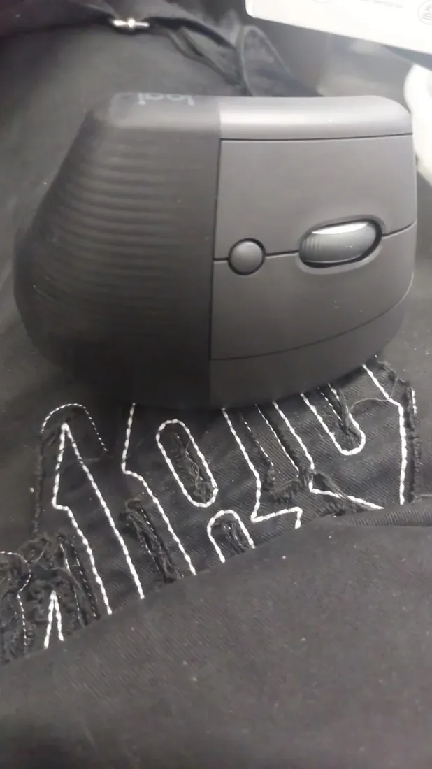 mysz-logitech-lift-bluetooth-graphite