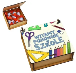 drewniane-pudelko-na-cukierki-witamy-ponownie-w-szkole-kolorowy-nadruk-uv