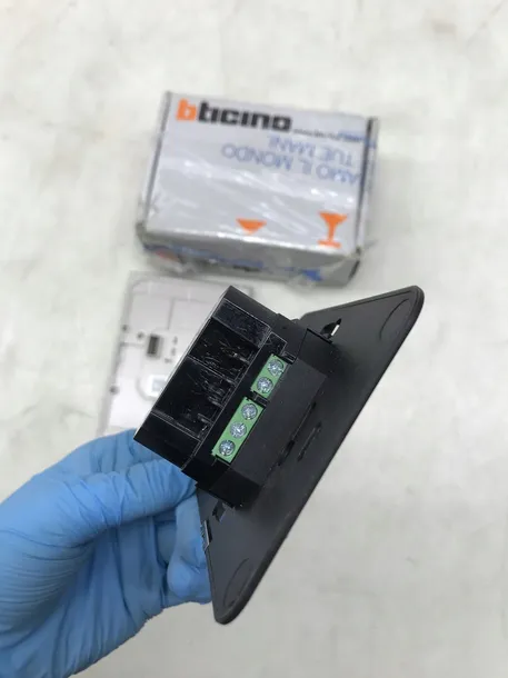 bticino-connected-thermostat-interfejs-wifi-kod-producenta-xw8002