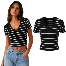 t-shirt-koszulka-damska-crop-top-czarna-bawelniana-krotki-rekaw-w-serek