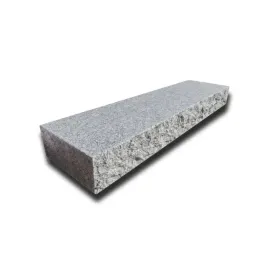 blok-schodowy-granitowy-g602-plomieniowany-z-lupanym-frontem-135x35x15-cm