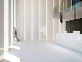 spiek-kwarcowy-duomo-blanco-120x260-56mm-poler-coverlam