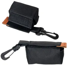 czarny-dozownik-woreczkow-etui-na-kupoworki-woreczki-odchody-kupy-ukory