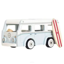 le-toy-van-drewniany-kamper-wakacyjny-z-wyposazeniem-i-deska-surfingowa-2