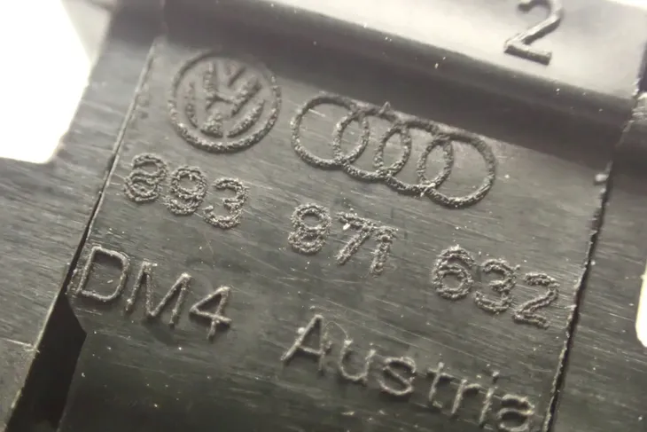 wtyczka-audi-a1-11-producent-czesci-audi-oe