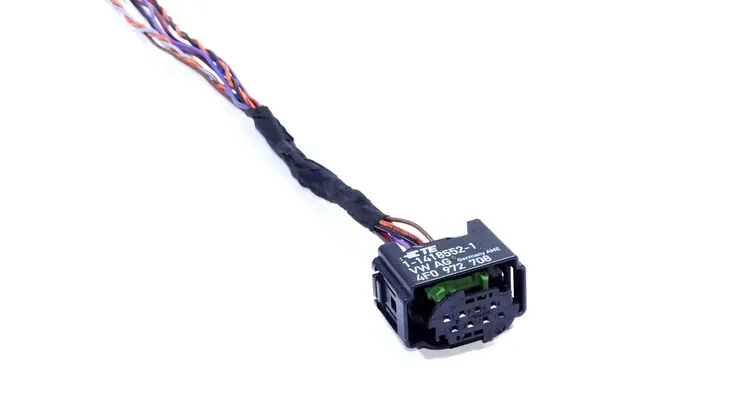 wtyczka-audi-a4-08-producent-czesci-volkswagen-oe