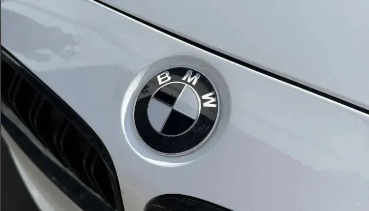 znaczek-emblemat-bmw-82mm-e32-e34-e36-e39-e46-e60-e90-e53