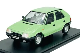 whitebox-skoda-favorit-zielony-1-24-nowy-metalowy-model-124197