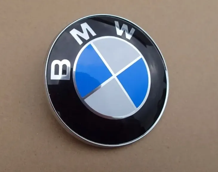 znaczek-emblemat-bmw-82mm-e32-e34-e36-e39-e46-e60-e90-e53-srednica-8-2-cm