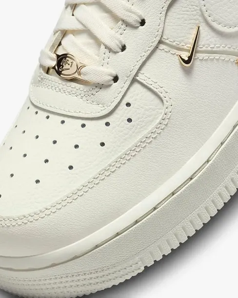 nike-air-force-1-07-lx-38-zapiecie-inne