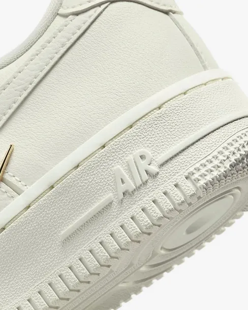 nike-air-force-1-07-lx-38-cechy-dodatkowe-oddychajace