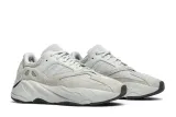 yeezy-boost-700-v2-salt-44-stan-nowy