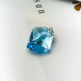 zlota-zawieszka-z-krysztalem-ocean-blue-pr-585