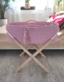 kosz-mojzesza-boho-handmade-ze-stojakiem-rozowy