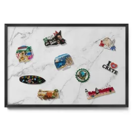 dekoracyjna-tablica-na-pamiatki-z-magnesami-z-wakacji-jasny-marmur-60x40