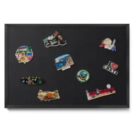 tablica-w-ramie-magnetyczna-na-sciane-na-magnesy-z-podrozy-czarna-60x40