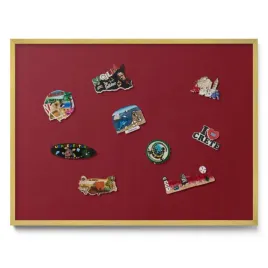 tablica-magnetyczna-panel-na-magnesy-z-wakacji-do-powieszenia-bordowa-80x60