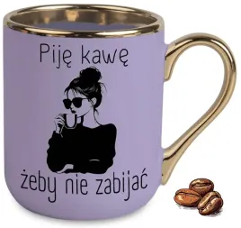 kubek-fioletowy-elegant-na-smieszny-prezent-pije-kawe-zeby-nie-zabijac