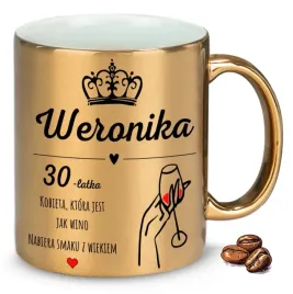 kubek-zloty-kobieta-jak-wino-nabiera-smaku-z-wiekiem-prezent-na-30-tke