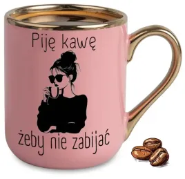 kubek-elegant-rozowy-na-prezent-pije-kawe-zeby-nie-zabijac-upominek-wzory