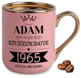 kubek-elegant-rozowy-na-prezent-zycie-zaczyna-sie-po-szescdziesiatce-imie