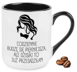 kubek-elegant-czarny-na-smieszny-prezent-codziennie-budze-sie-piekniejsza