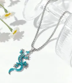 naszyjnik-wisiorek-jaszczurka-z-diamencikami-niebieska-lizard-y2k-prezent