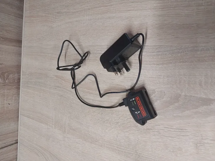 black-decker-18-v-ladowarka-108-18v