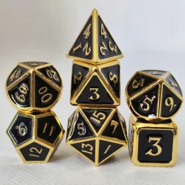zestaw-7-metalowych-kosci-czarne-zlote-eleganckie-wysokiej-jakosci