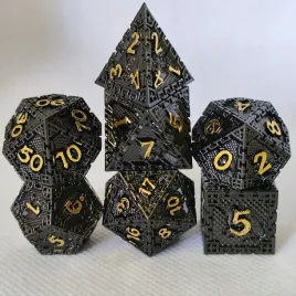zestaw-7-metalowych-kosci-zdobione-grawerowane-smok-dragon-czarne-zloty