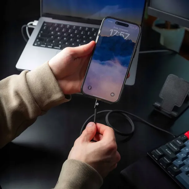 spacecase-usb-c-to-lightning-magnetic-cable-1m-20w-cl09-b-konstrukcja-oplot