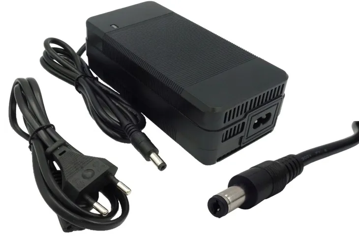 Zasilacz 54,6V 48V 2A 13S Ładowarka Li-ion do Roweru elektrycznego