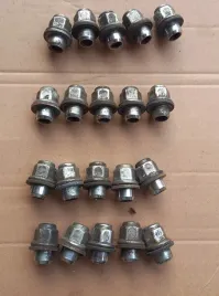 nakretka-szpilki-kola-toyota-typ-b-nieprzelotowa