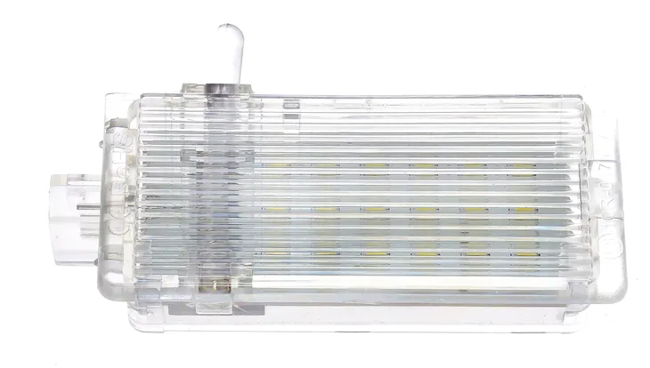 lampka-led-oswietlenie-schowka-bmw-3-e46-e90-e91-x5-e53-x3-e83-x1-e84-1-e87-producent-czesci-ledprojektor