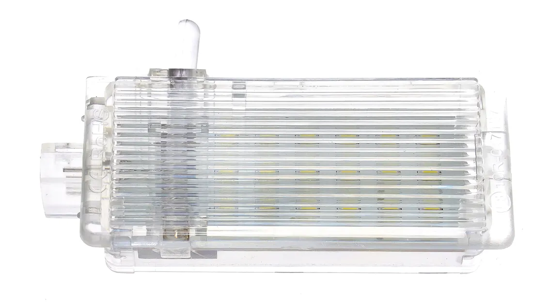 lampka-led-oswietlenie-schowka-bmw-3-e46-e90-e91-x5-e53-x3-e83-x1-e84-1-e87-stan-nowy